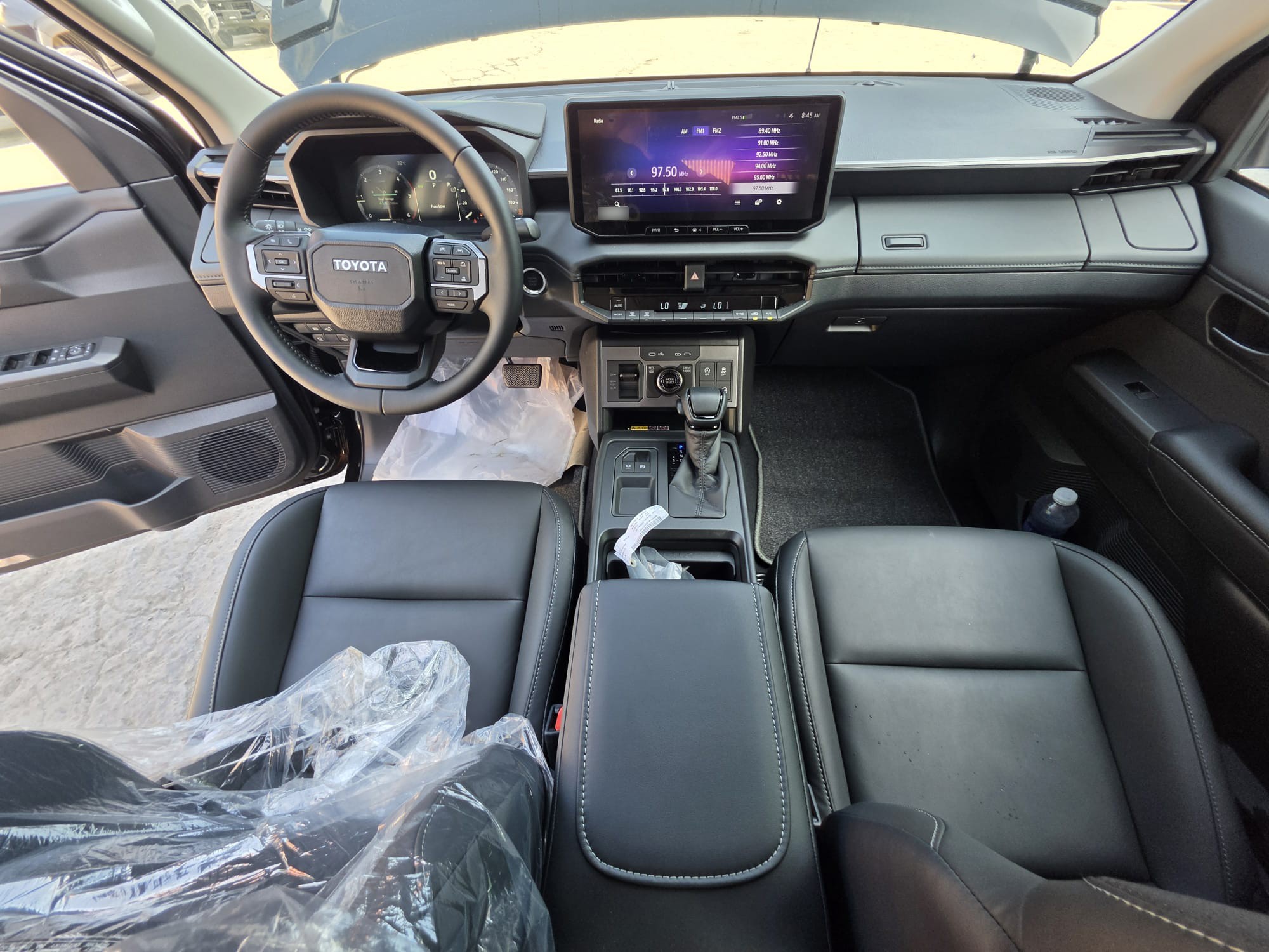 2026 TOYOTA HILUX DOUBLE CAB TRAILHUNTER 2.8 4WD AT Black image 24