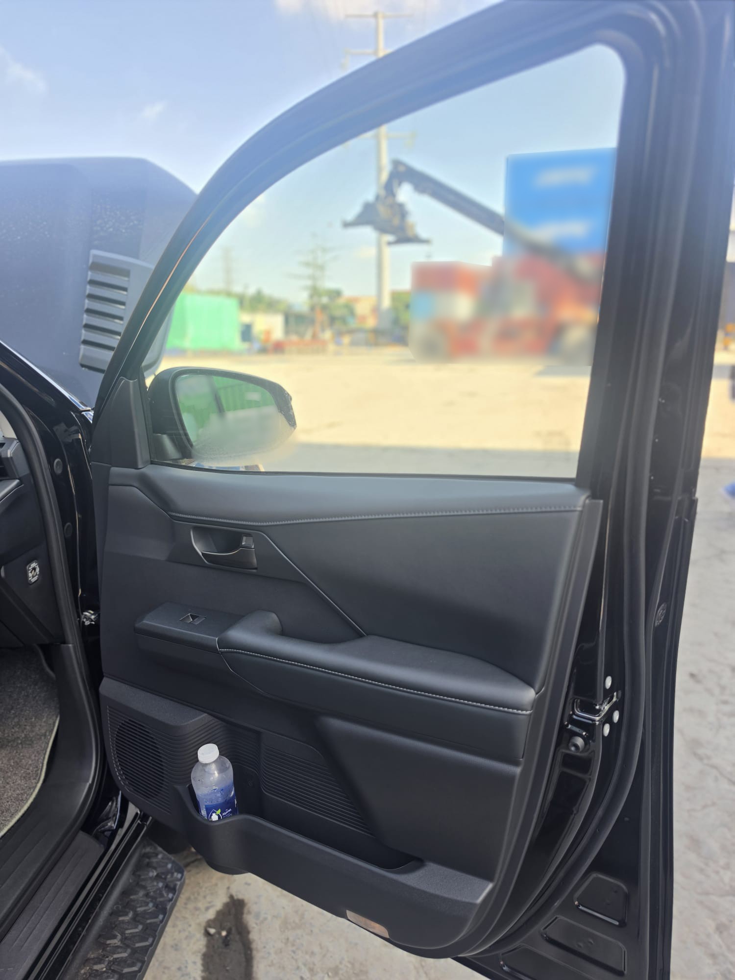 2026 TOYOTA HILUX DOUBLE CAB TRAILHUNTER 2.8 4WD AT Black image 32