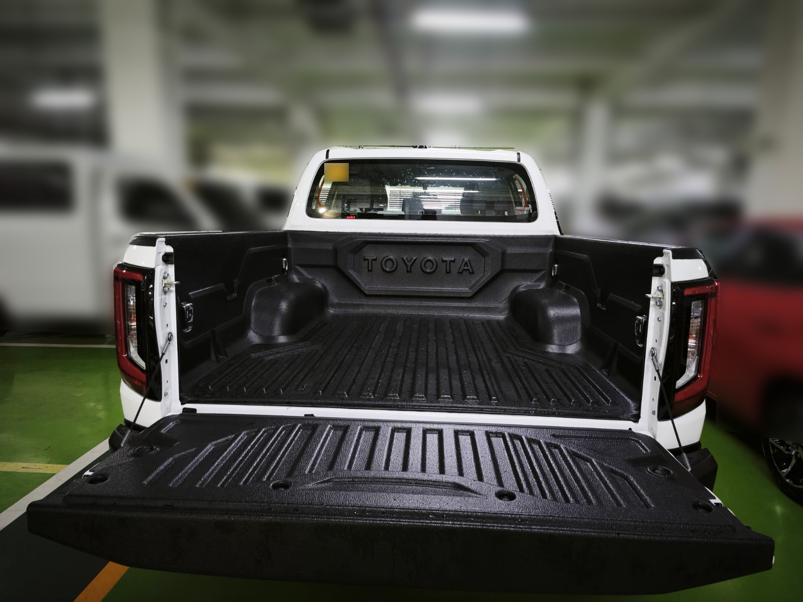 2026 TOYOTA HILUX DOUBLE CAB E 2.8 4WD MT White image 26