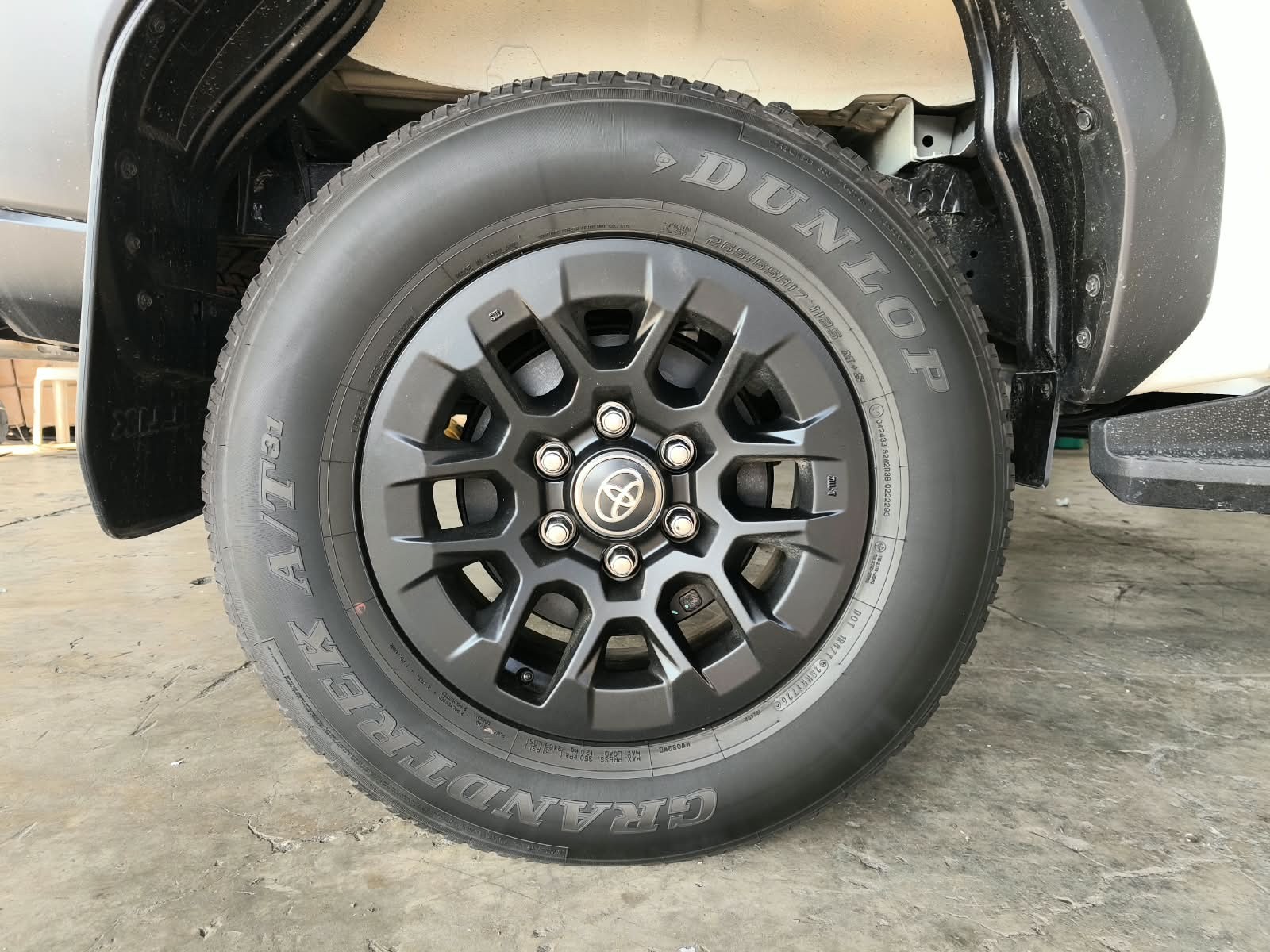 2026 TOYOTA HILUX DOUBLE CAB E 2.8 4WD MT White image 10