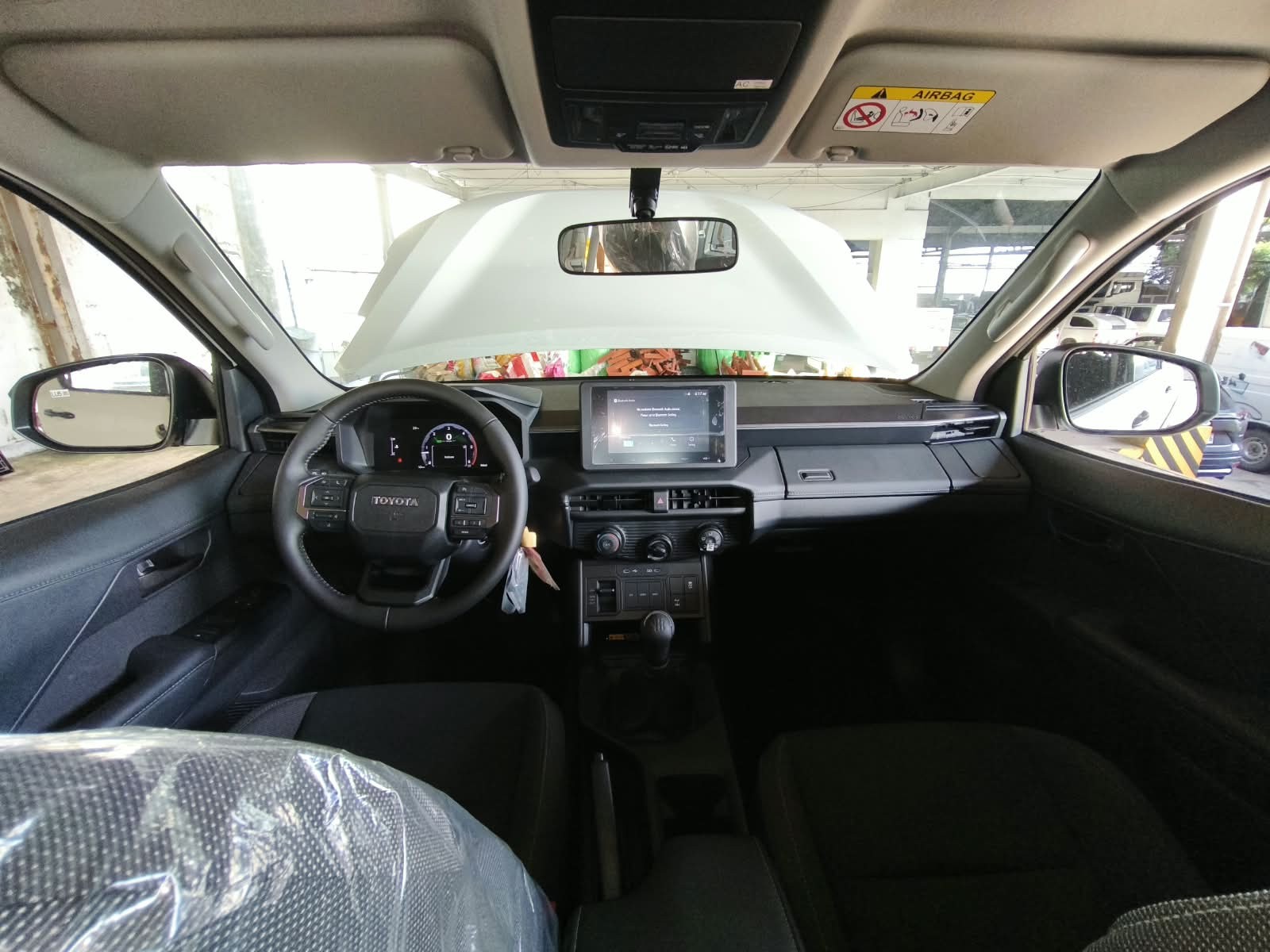 2026 TOYOTA HILUX DOUBLE CAB E 2.8 4WD MT White image 20