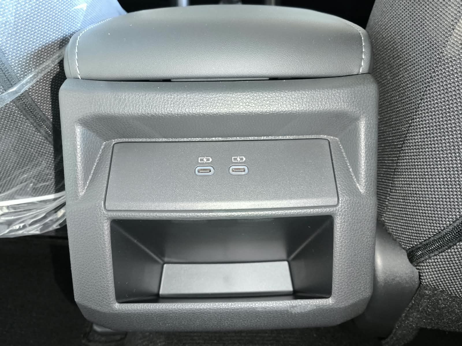 2026 TOYOTA HILUX DOUBLE CAB E 2.8 4WD MT White image 26