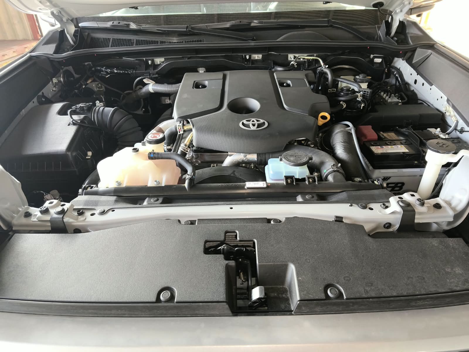 2026 TOYOTA HILUX DOUBLE CAB E 2.8 4WD MT Silver image 28