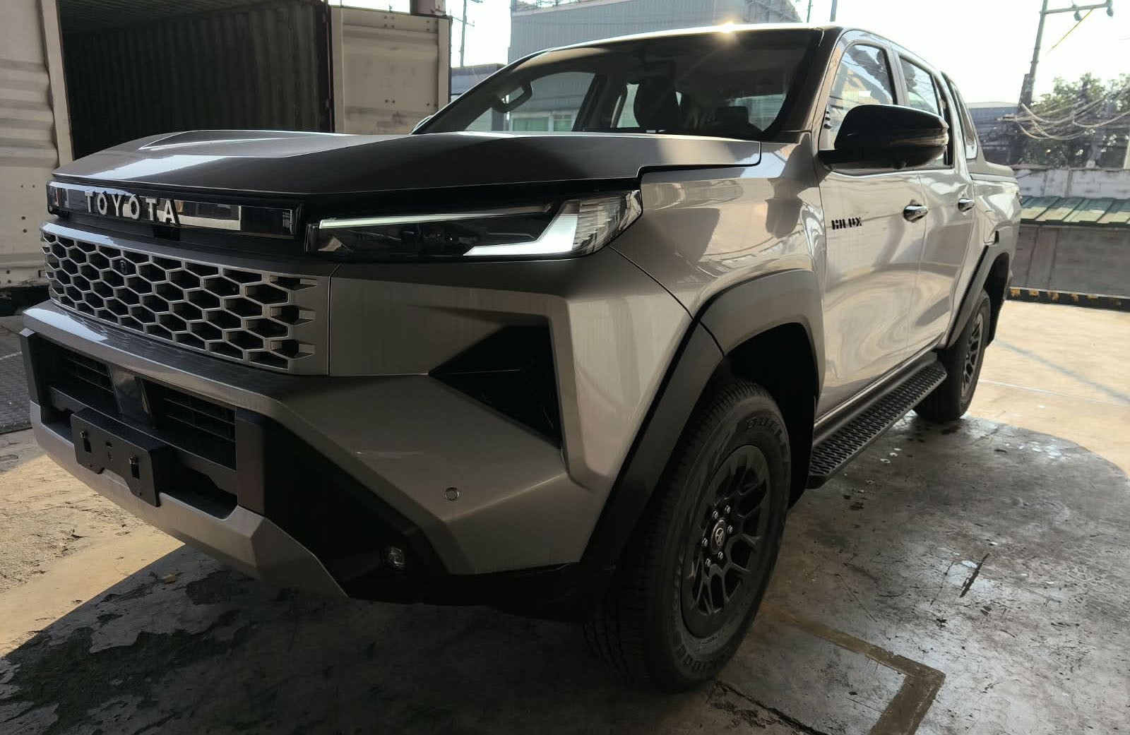 2026 TOYOTA HILUX DOUBLE CAB E 2.8 4WD MT Silver