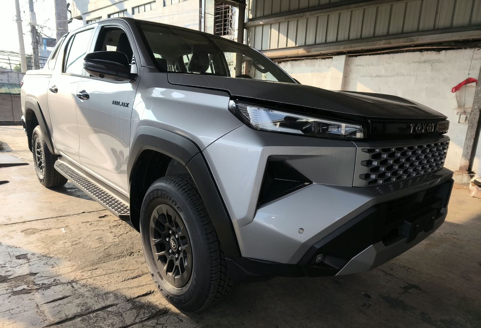 2026 TOYOTA HILUX DOUBLE CAB E 2.8 4WD MT Silver image 7