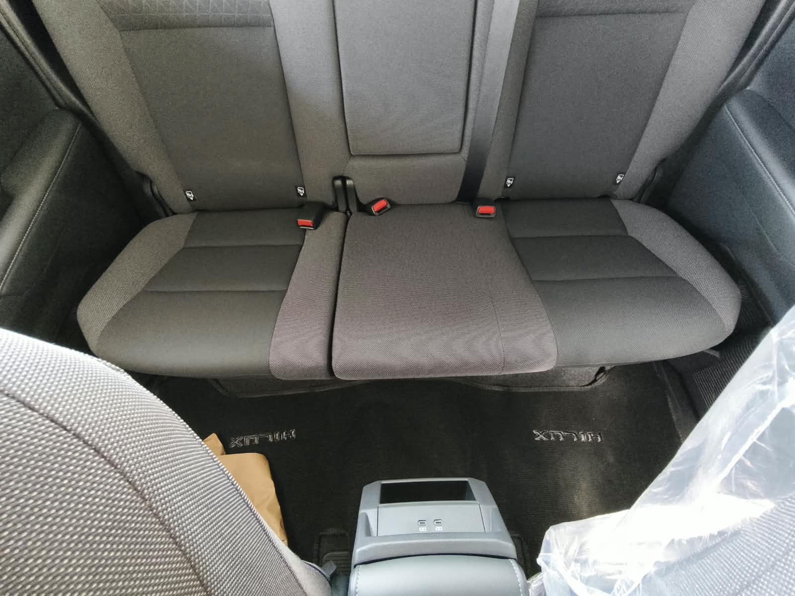 2026 TOYOTA HILUX DOUBLE CAB E 2.8 4WD MT Silver image 15