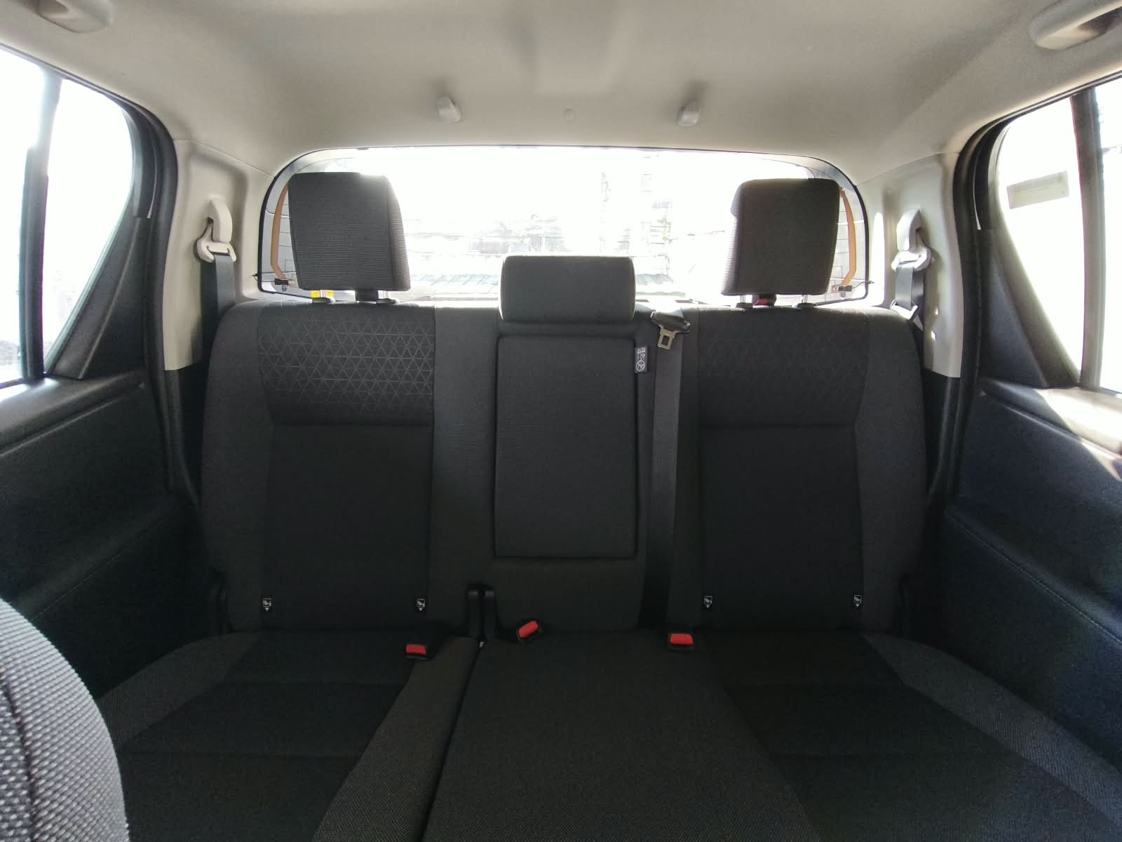 2026 TOYOTA HILUX DOUBLE CAB E 2.8 4WD MT Silver image 16