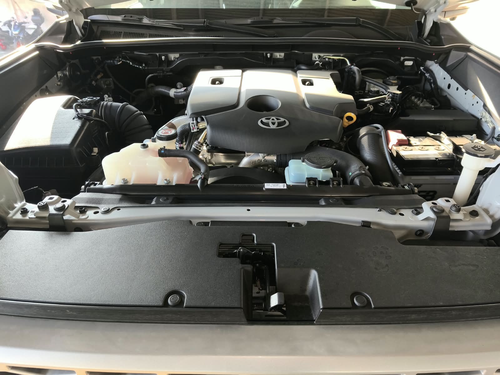2026 TOYOTA HILUX DOUBLE CAB E 2.8 4WD MT Silver image 28