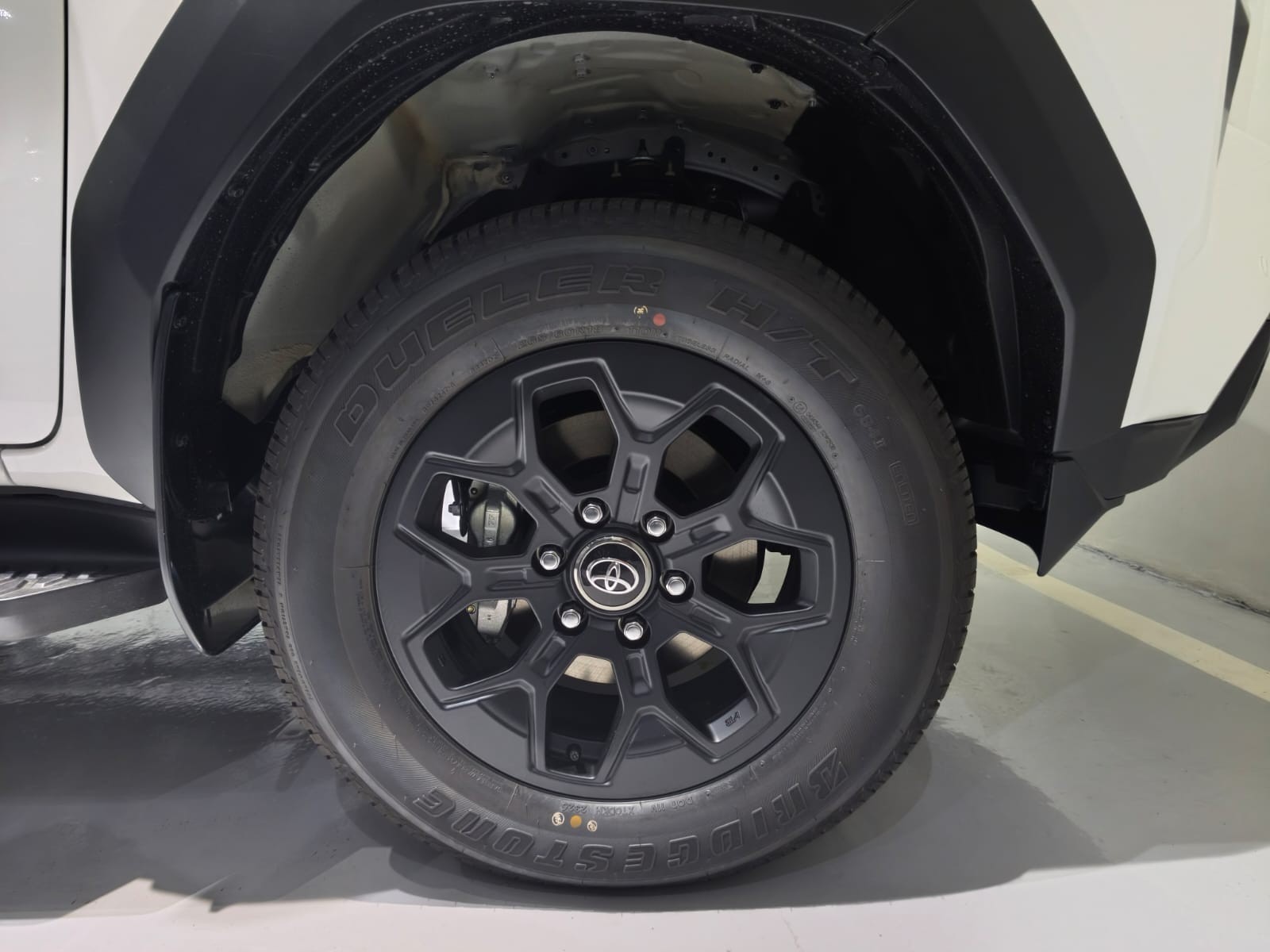 2026 TOYOTA HILUX DOUBLE CAB CONQUEST 2.8 4WD AT White image 9