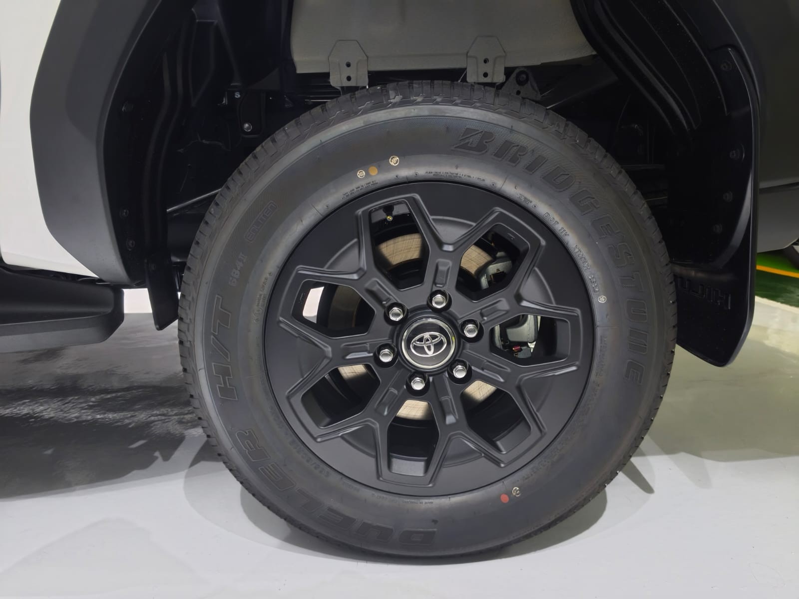 2026 TOYOTA HILUX DOUBLE CAB CONQUEST 2.8 4WD AT White image 10