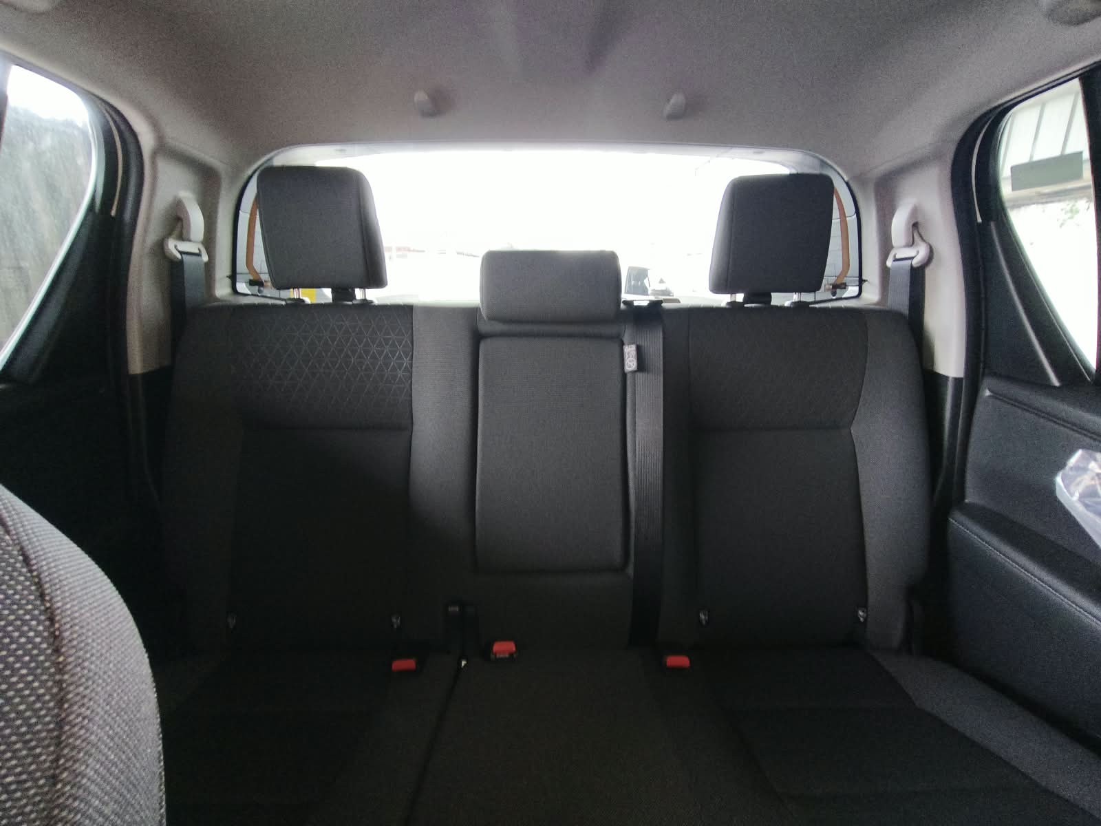 2026 TOYOTA HILUX DOUBLE CAB E 2.8 4WD MT White image 15