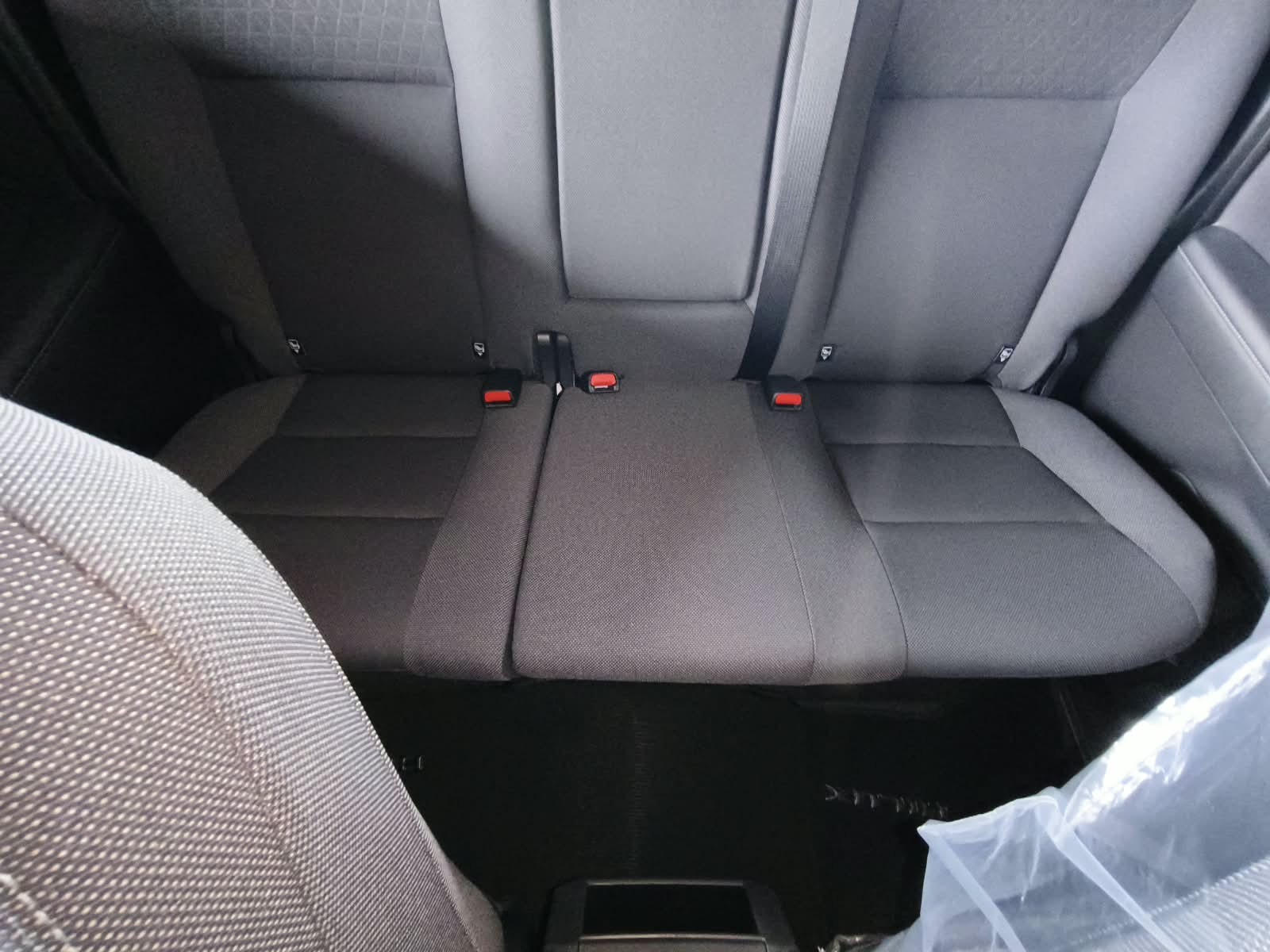 2026 TOYOTA HILUX DOUBLE CAB E 2.8 4WD MT White image 16