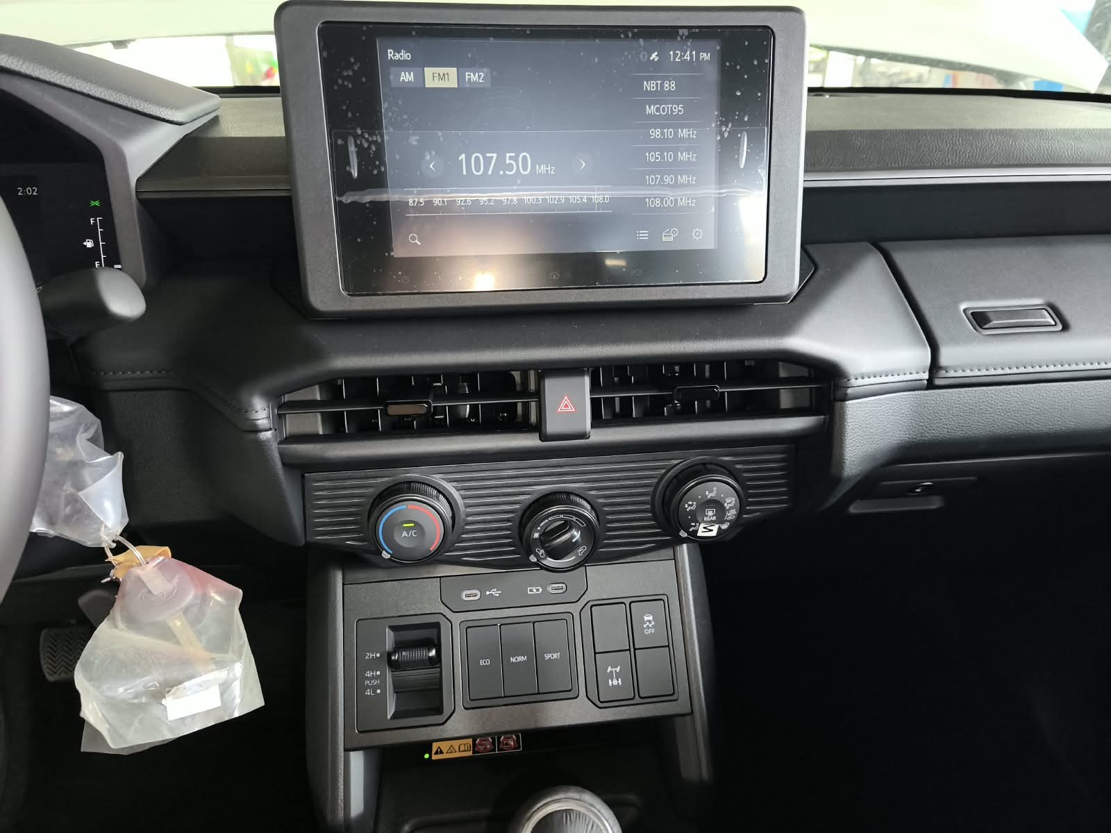 2026 TOYOTA HILUX DOUBLE CAB E 2.8 4WD MT White image 24