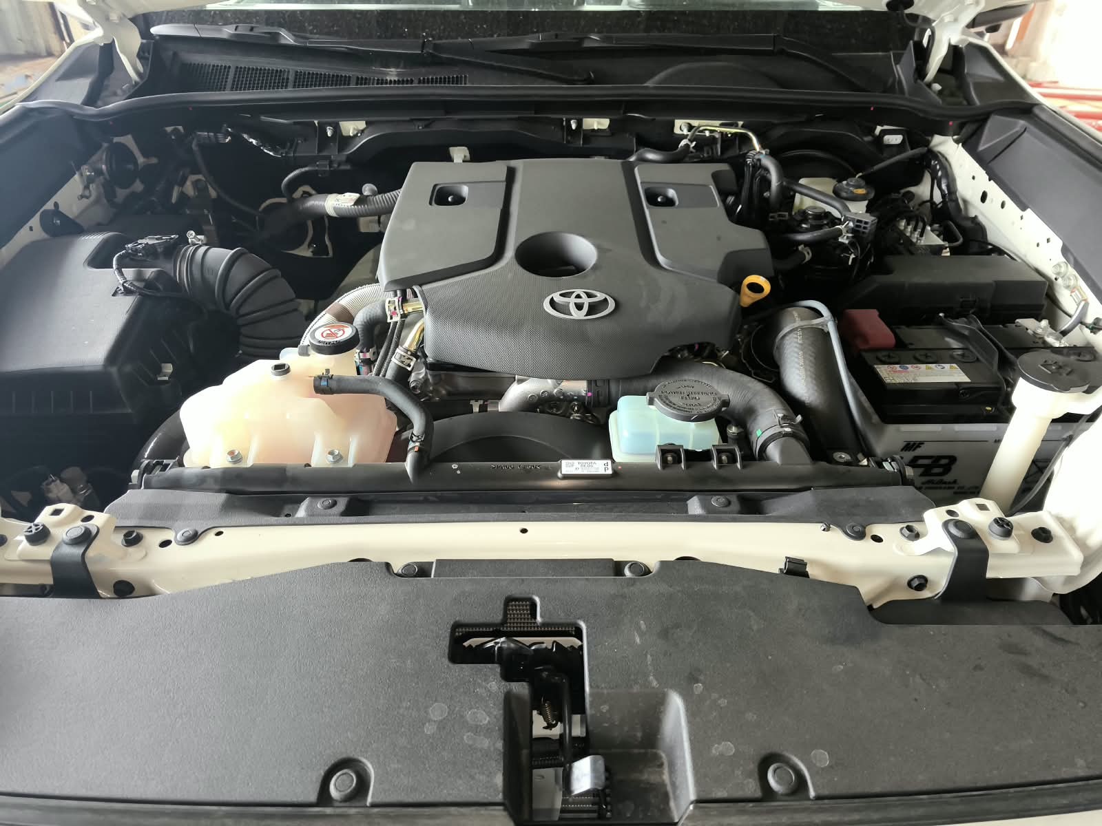 2026 TOYOTA HILUX DOUBLE CAB E 2.8 4WD MT White image 28
