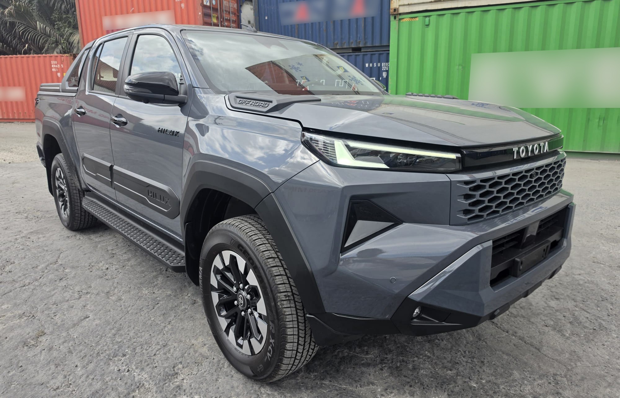 2026 TOYOTA HILUX DOUBLE CAB TRAILHUNTER 2.8 4WD AT Gray image 7