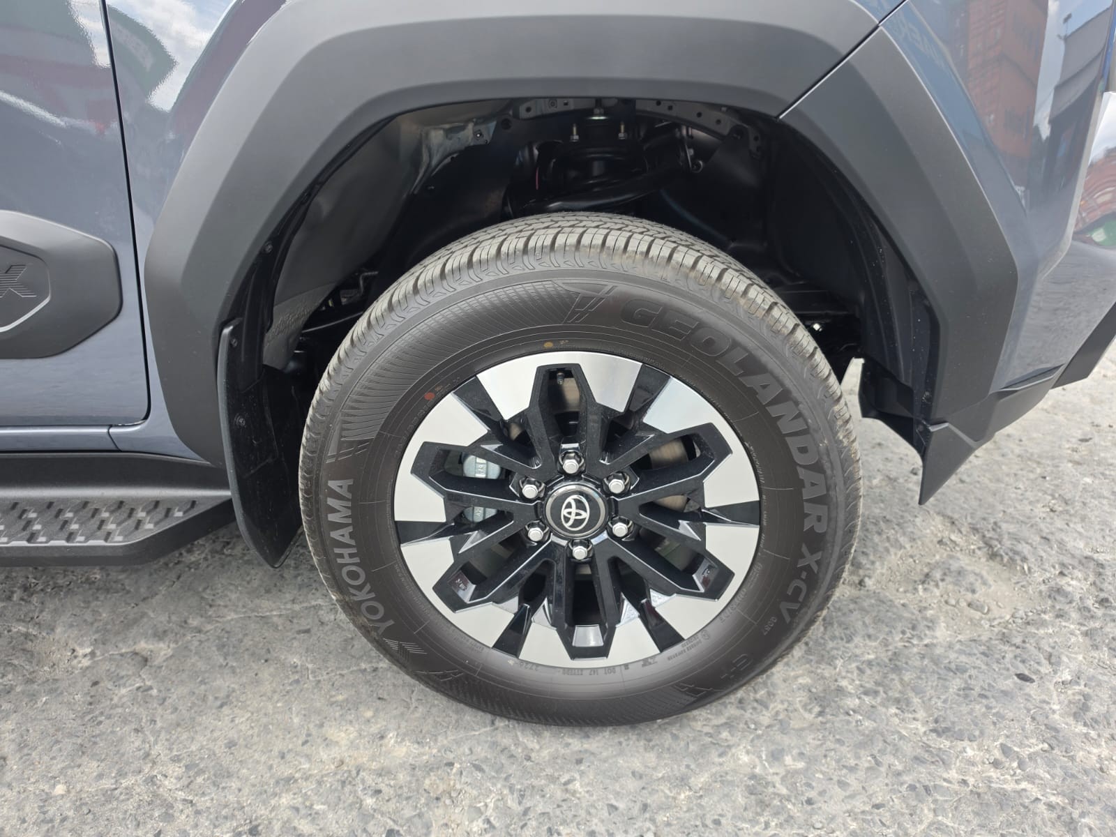 2026 TOYOTA HILUX DOUBLE CAB TRAILHUNTER 2.8 4WD AT Gray image 10