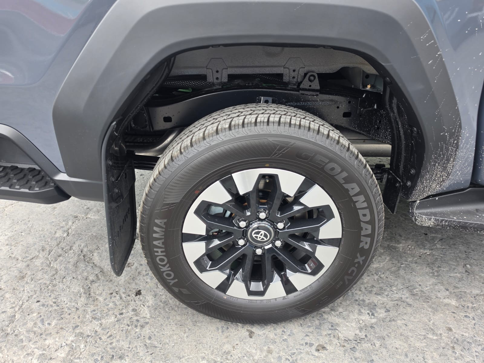 2026 TOYOTA HILUX DOUBLE CAB TRAILHUNTER 2.8 4WD AT Gray image 11