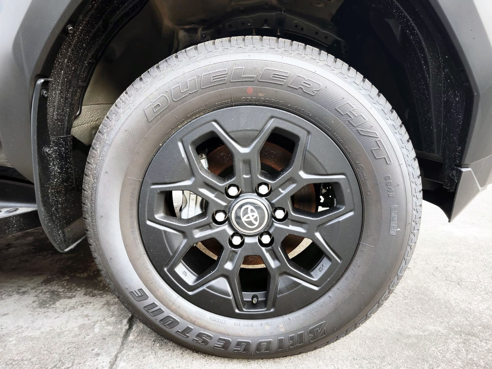 2026 TOYOTA HILUX DOUBLE CAB CONQUEST 2.8 4WD AT Black image 10