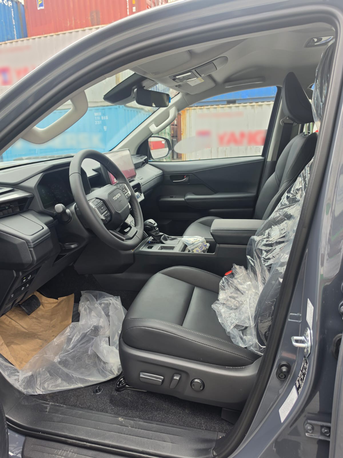 2026 TOYOTA HILUX DOUBLE CAB TRAILHUNTER 2.8 4WD AT Gray image 15