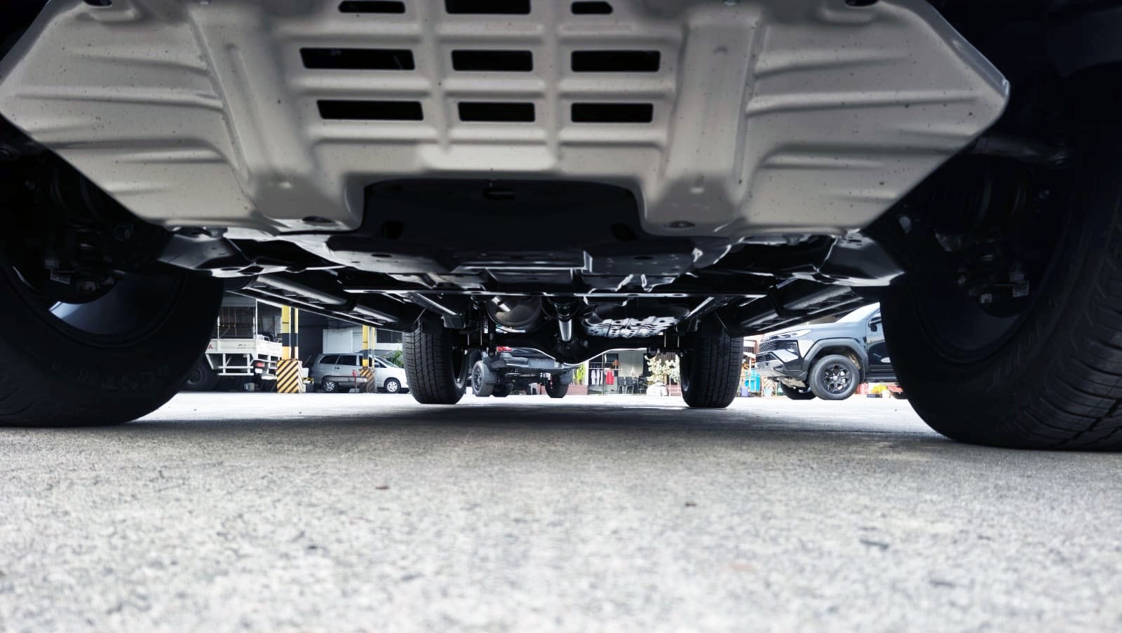 2026 TOYOTA HILUX DOUBLE CAB CONQUEST 2.8 4WD AT Black image 13