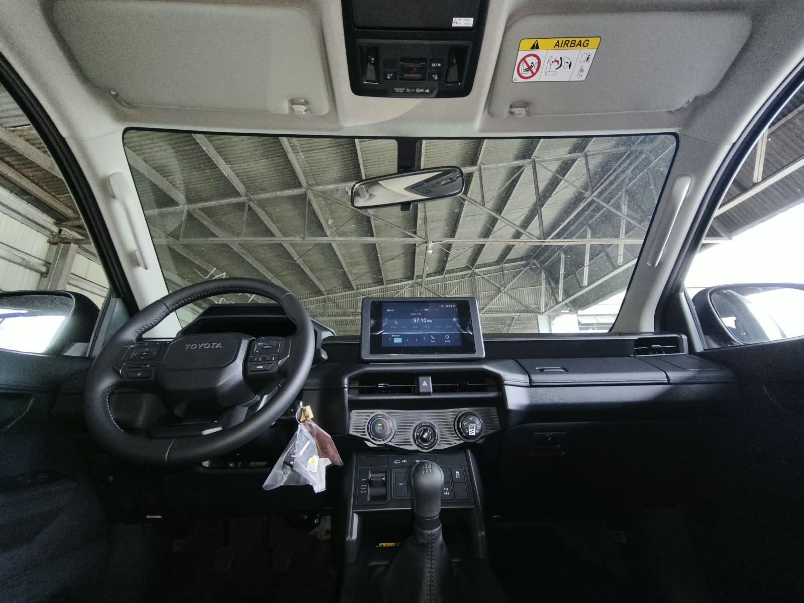 2026 TOYOTA HILUX DOUBLE CAB E 2.8 4WD MT Silver image 21