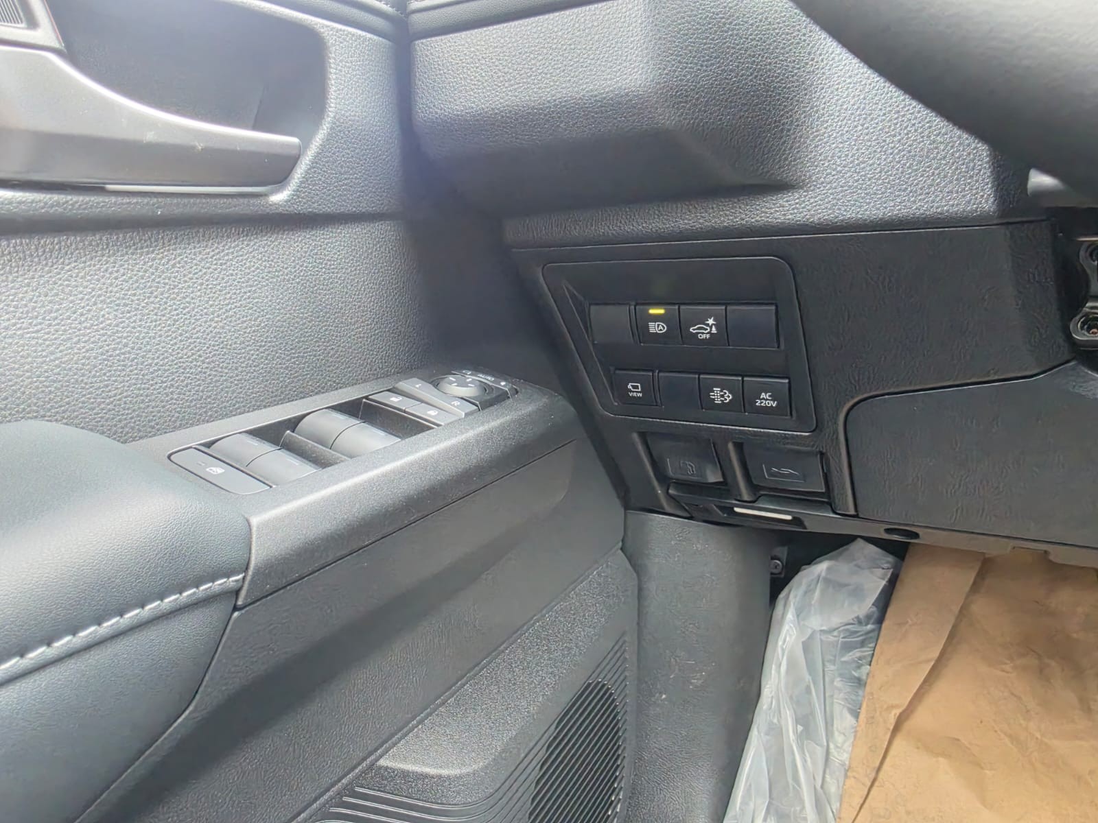 2026 TOYOTA HILUX DOUBLE CAB TRAILHUNTER 2.8 4WD AT Gray image 29