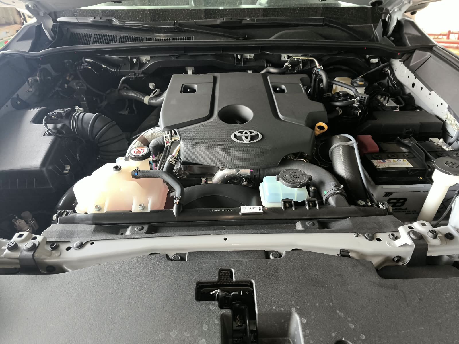 2026 TOYOTA HILUX DOUBLE CAB E 2.8 4WD MT Silver image 28