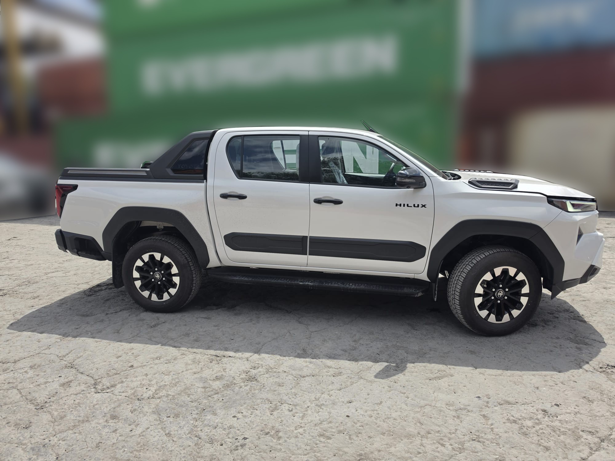 2026 TOYOTA HILUX DOUBLE CAB TRAILHUNTER 2.8 4WD AT White image 7