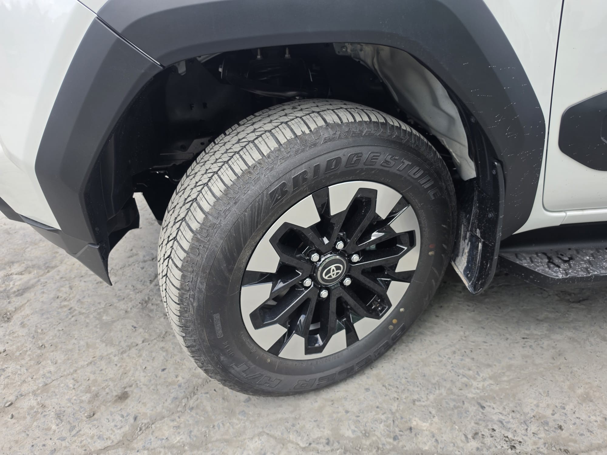 2026 TOYOTA HILUX DOUBLE CAB TRAILHUNTER 2.8 4WD AT White image 10