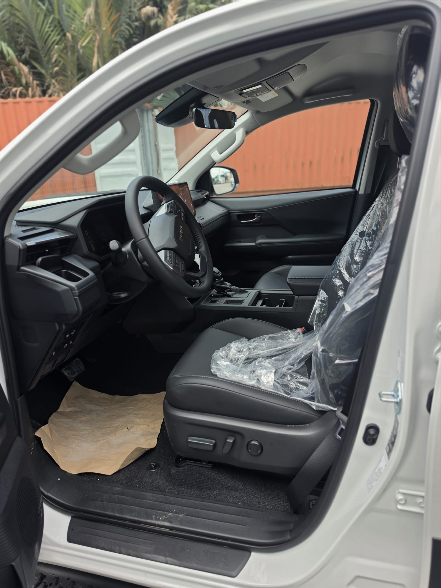 2026 TOYOTA HILUX DOUBLE CAB TRAILHUNTER 2.8 4WD AT White image 15