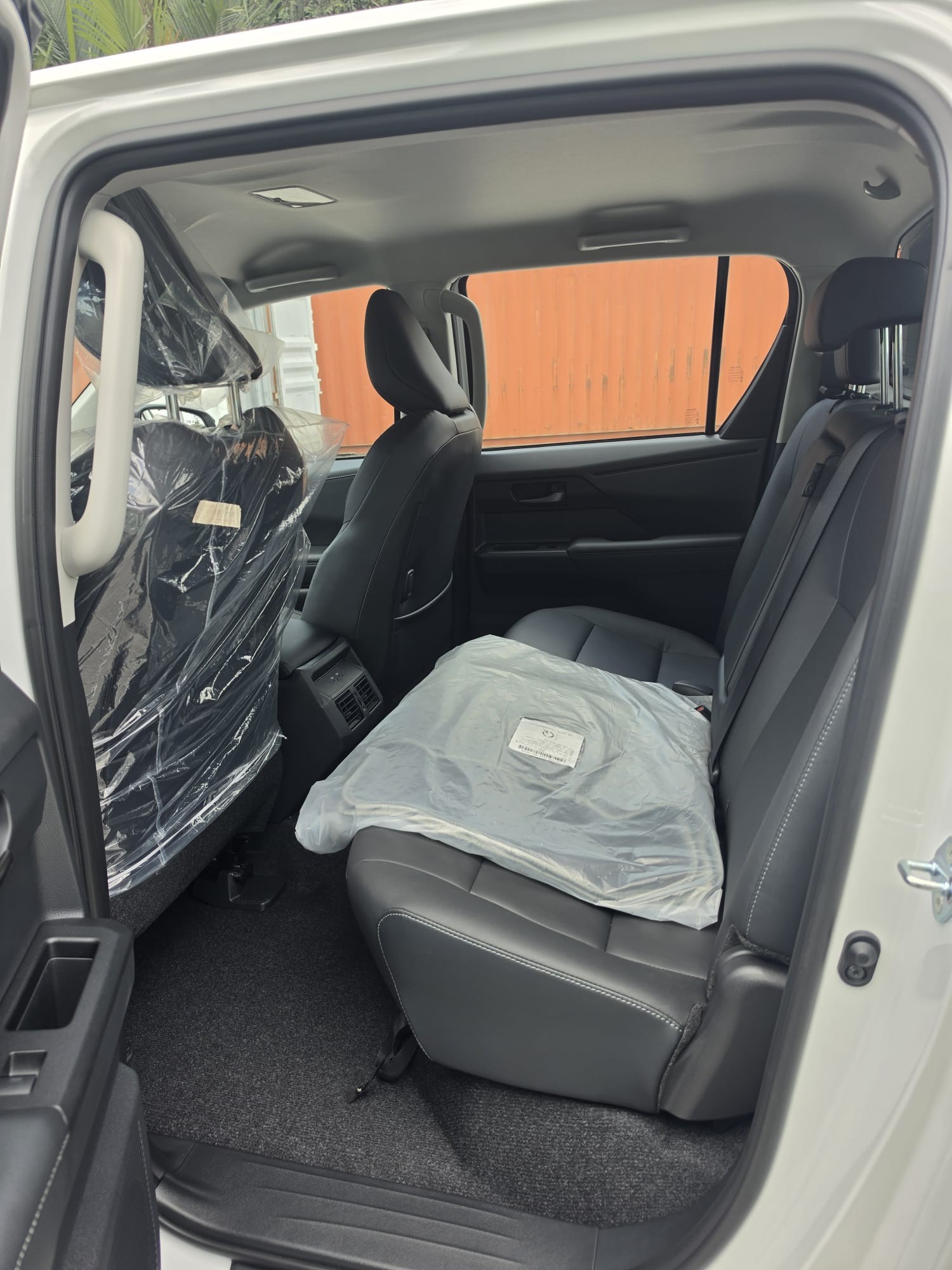 2026 TOYOTA HILUX DOUBLE CAB TRAILHUNTER 2.8 4WD AT White image 17