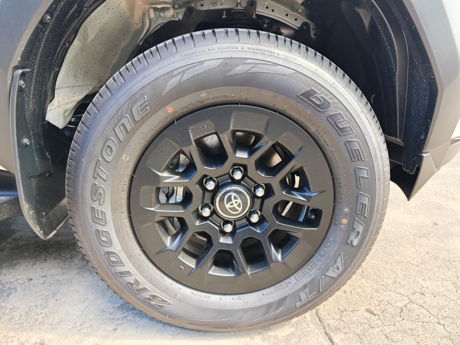 2026 TOYOTA HILUX DOUBLE CAB E 2.8 4WD MT White image 10