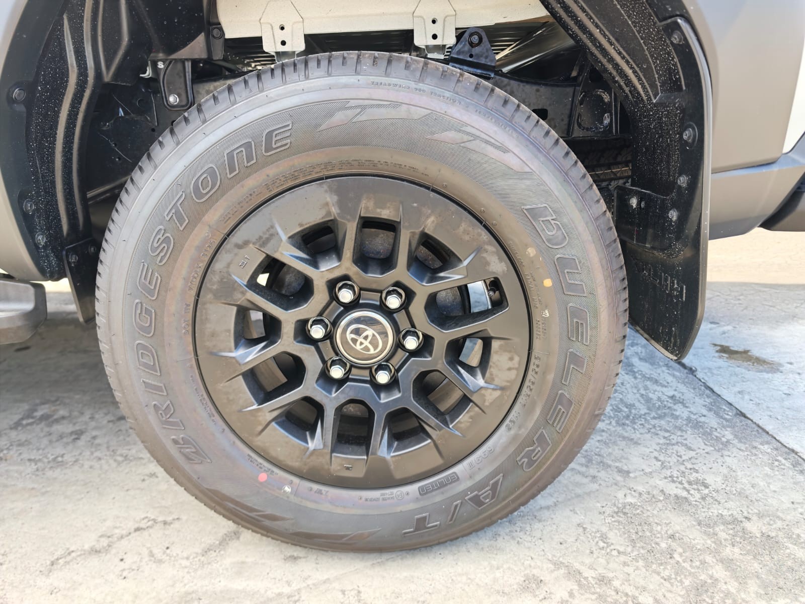 2026 TOYOTA HILUX DOUBLE CAB E 2.8 4WD MT White image 13