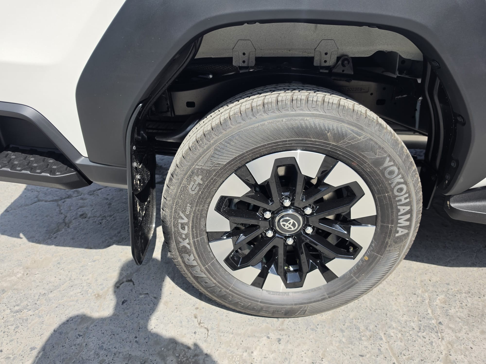2026 TOYOTA HILUX DOUBLE CAB TRAILHUNTER 2.8 4WD AT White image 11