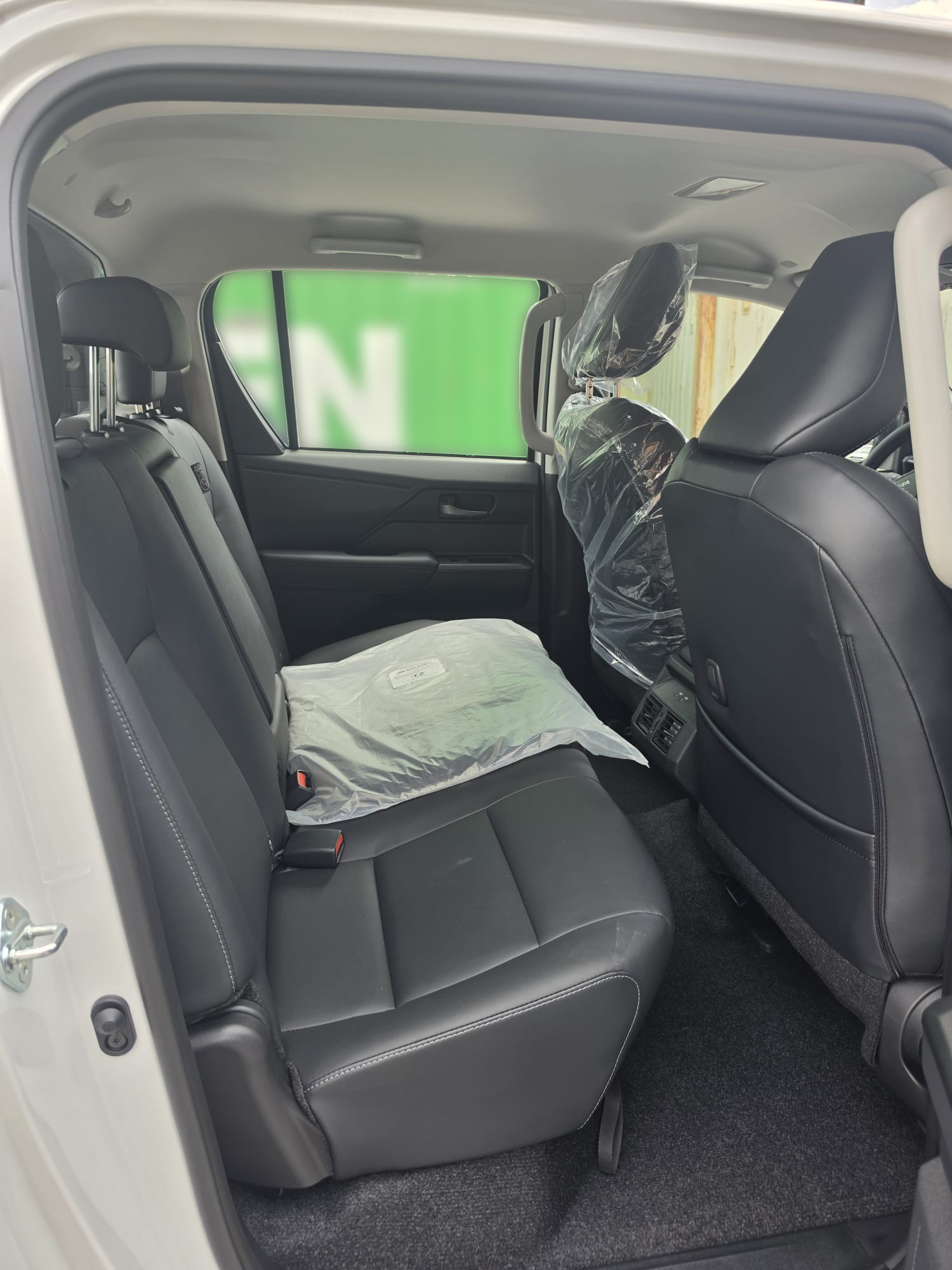 2026 TOYOTA HILUX DOUBLE CAB TRAILHUNTER 2.8 4WD AT White image 18