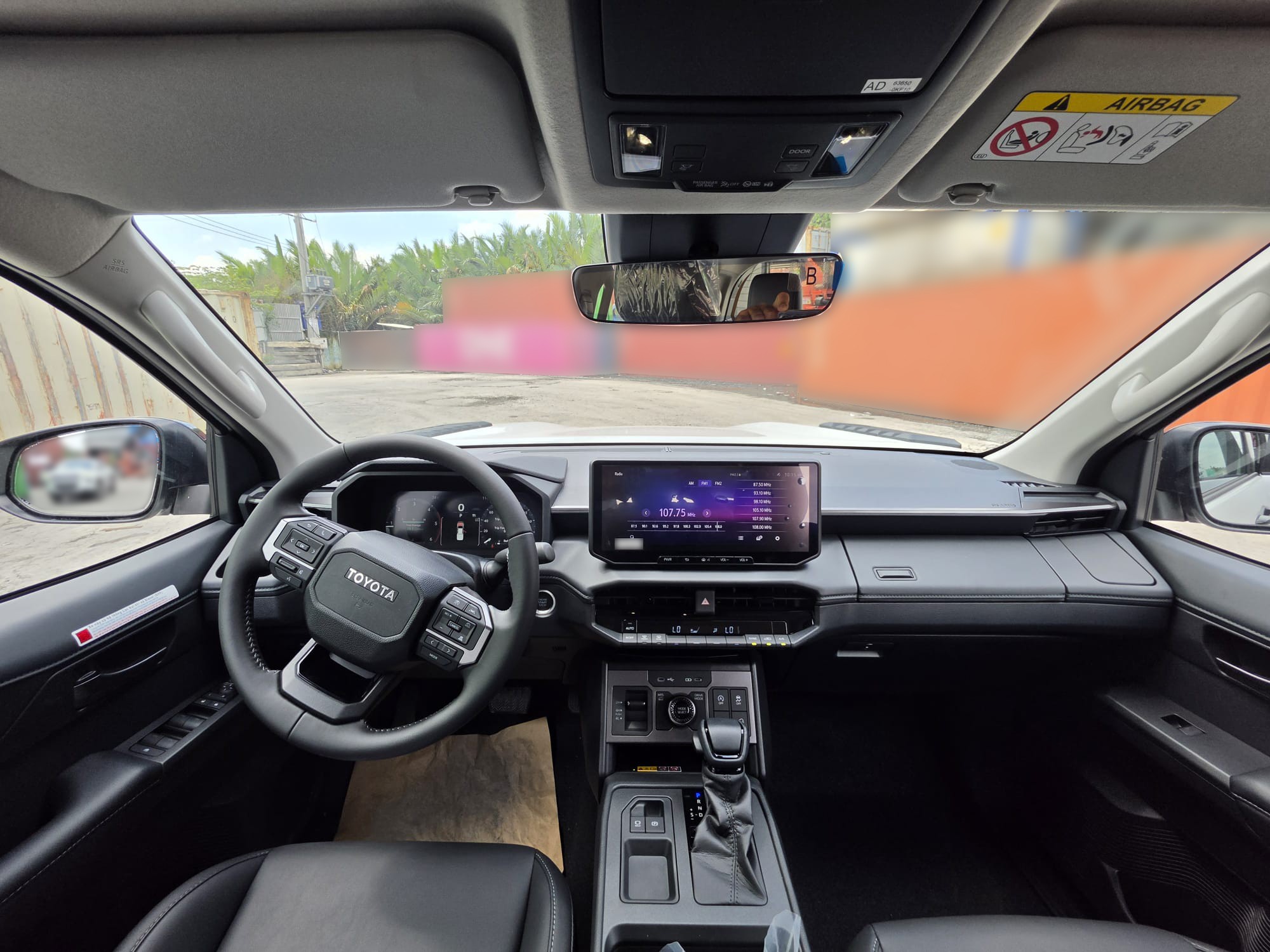 2026 TOYOTA HILUX DOUBLE CAB TRAILHUNTER 2.8 4WD AT White image 25