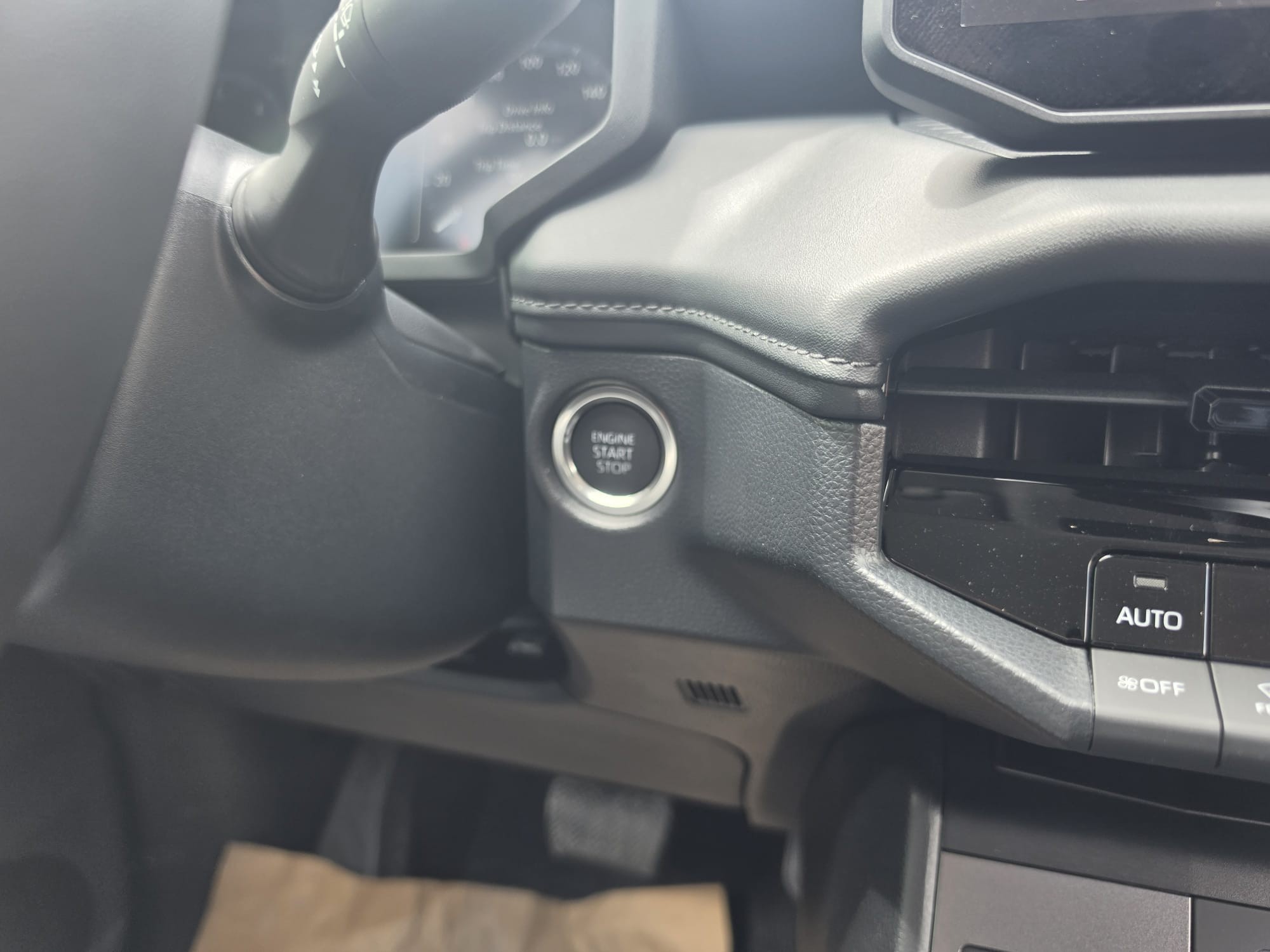 2026 TOYOTA HILUX DOUBLE CAB TRAILHUNTER 2.8 4WD AT White image 27