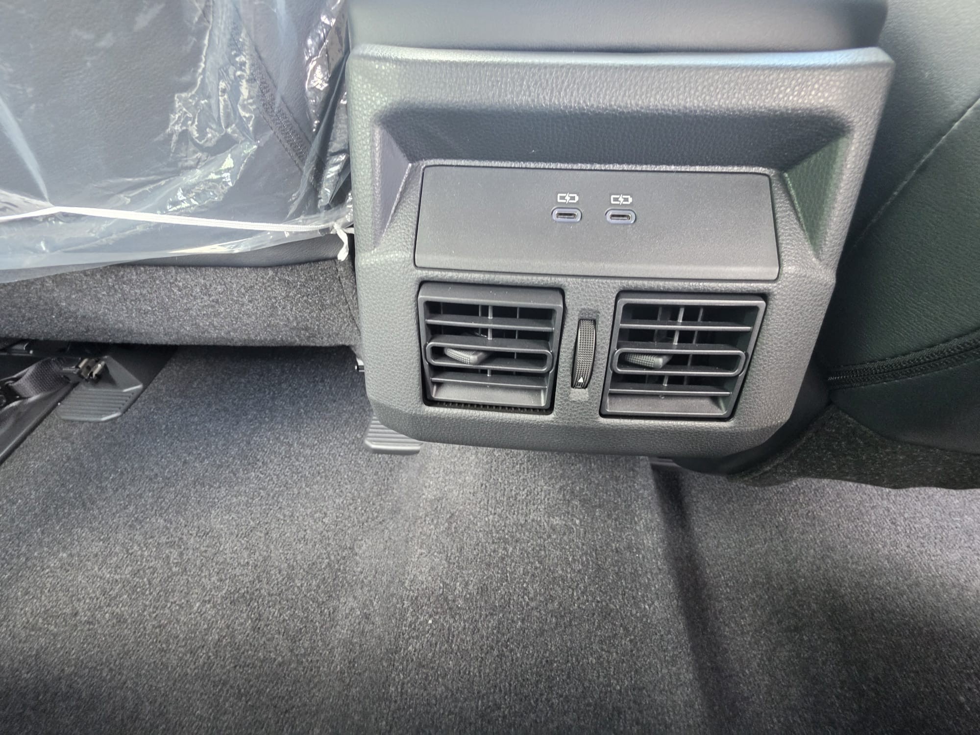 2026 TOYOTA HILUX DOUBLE CAB TRAILHUNTER 2.8 4WD AT White image 28