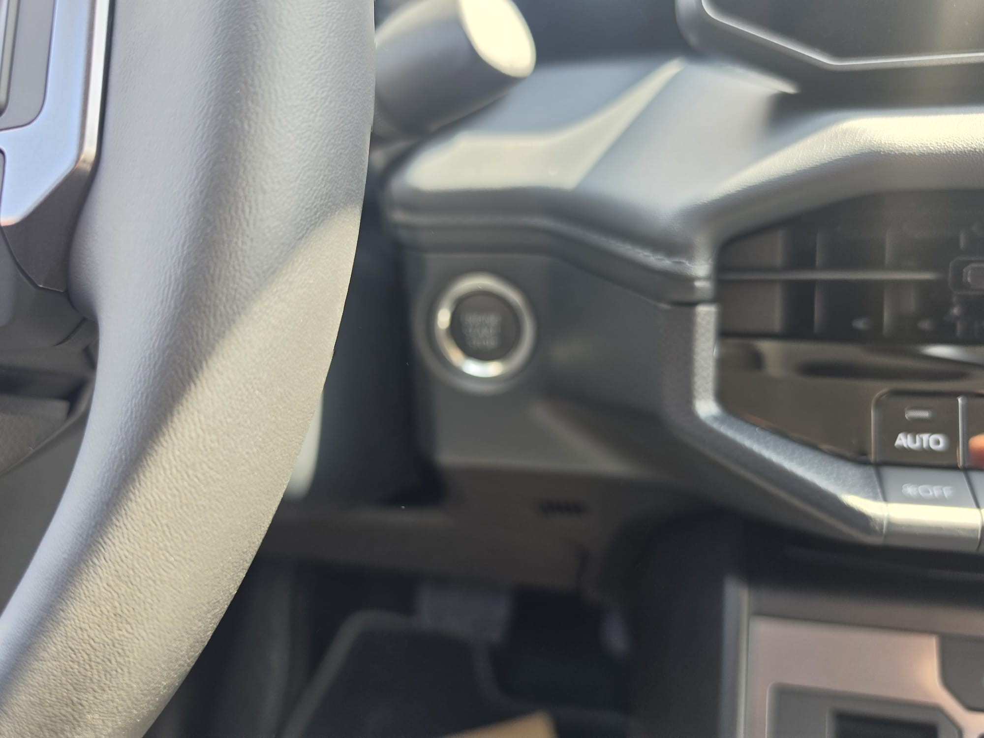 2026 TOYOTA HILUX DOUBLE CAB TRAILHUNTER 2.8 4WD AT White image 27