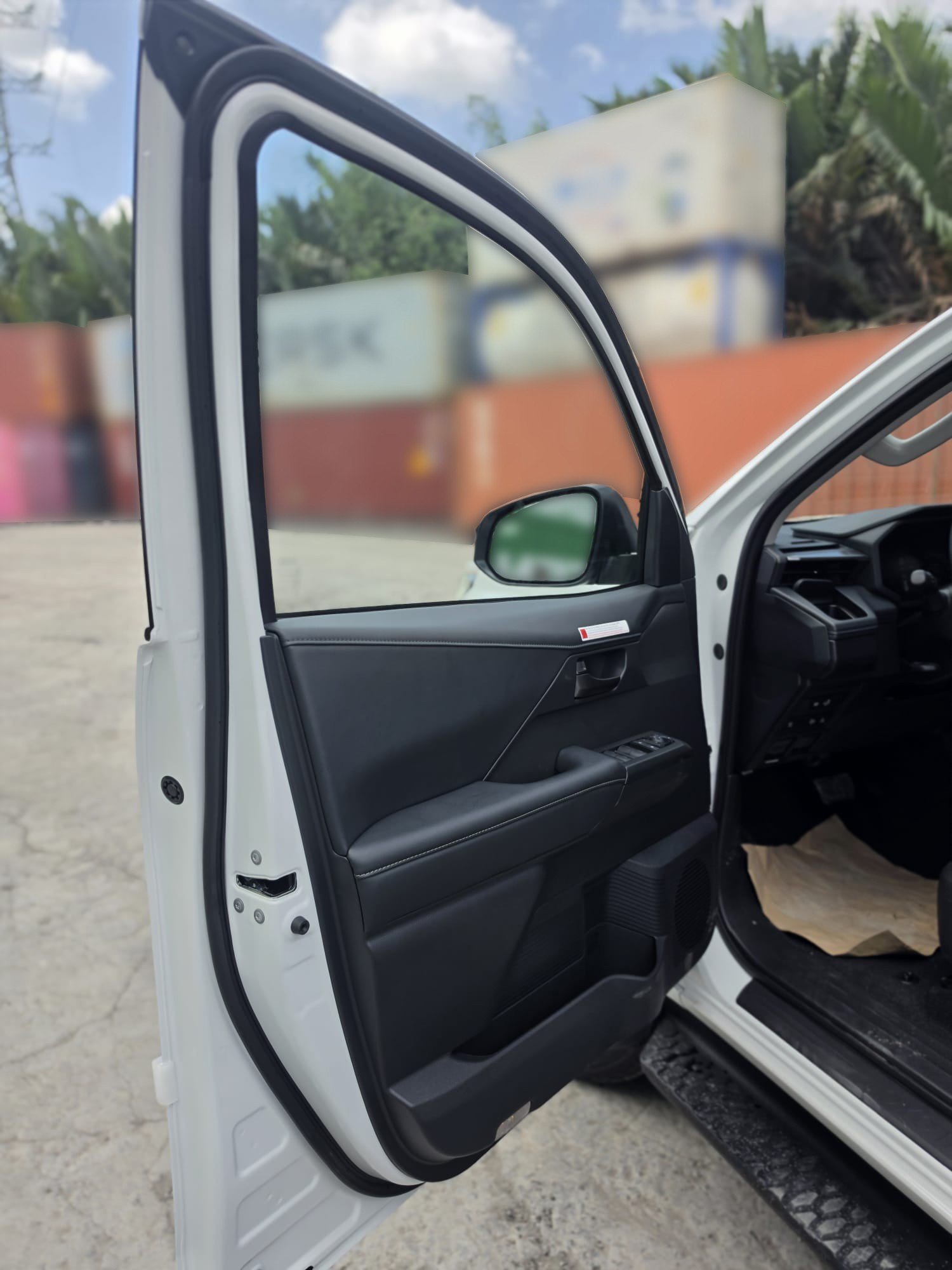 2026 TOYOTA HILUX DOUBLE CAB TRAILHUNTER 2.8 4WD AT White image 31