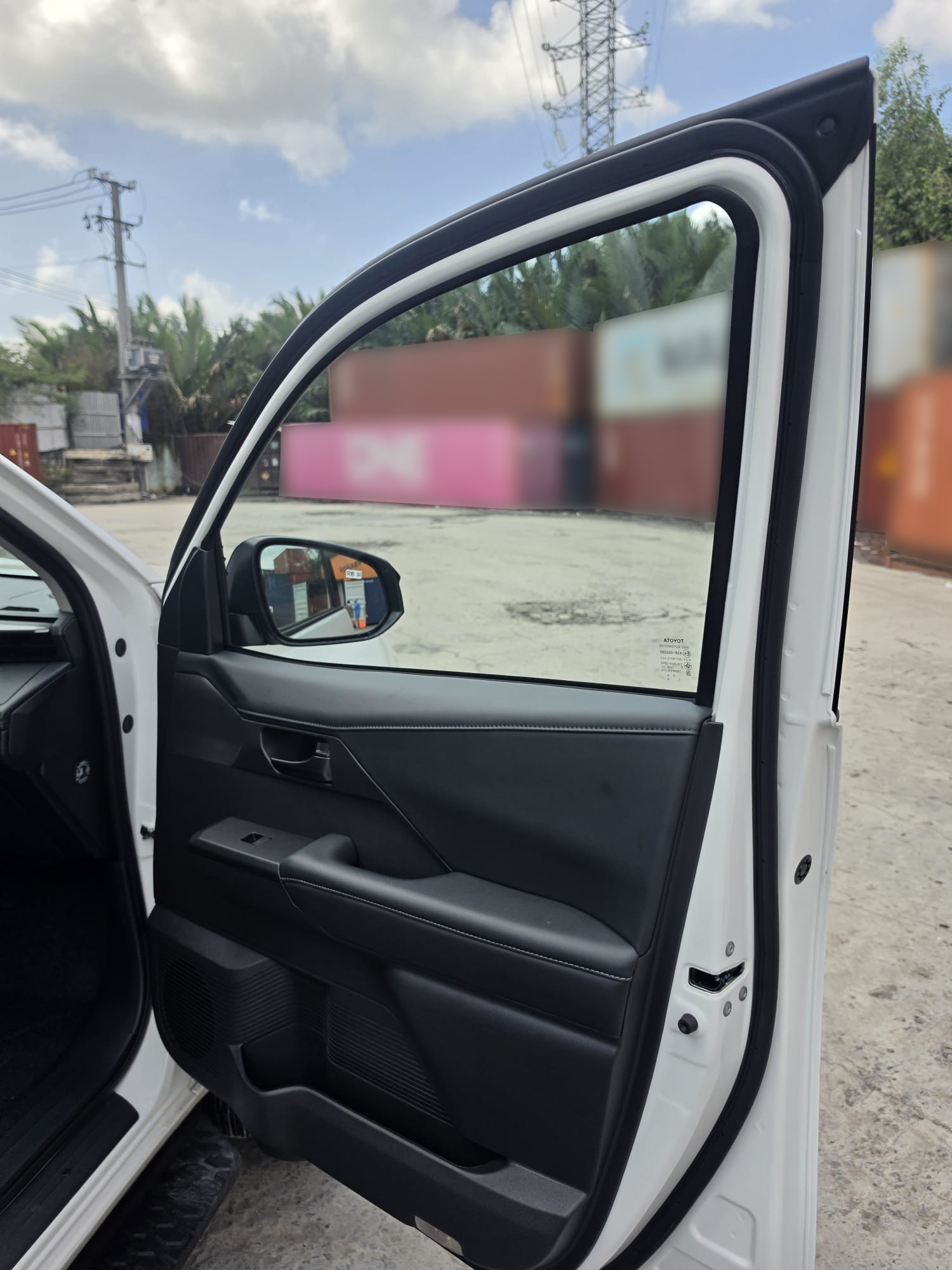 2026 TOYOTA HILUX DOUBLE CAB TRAILHUNTER 2.8 4WD AT White image 32
