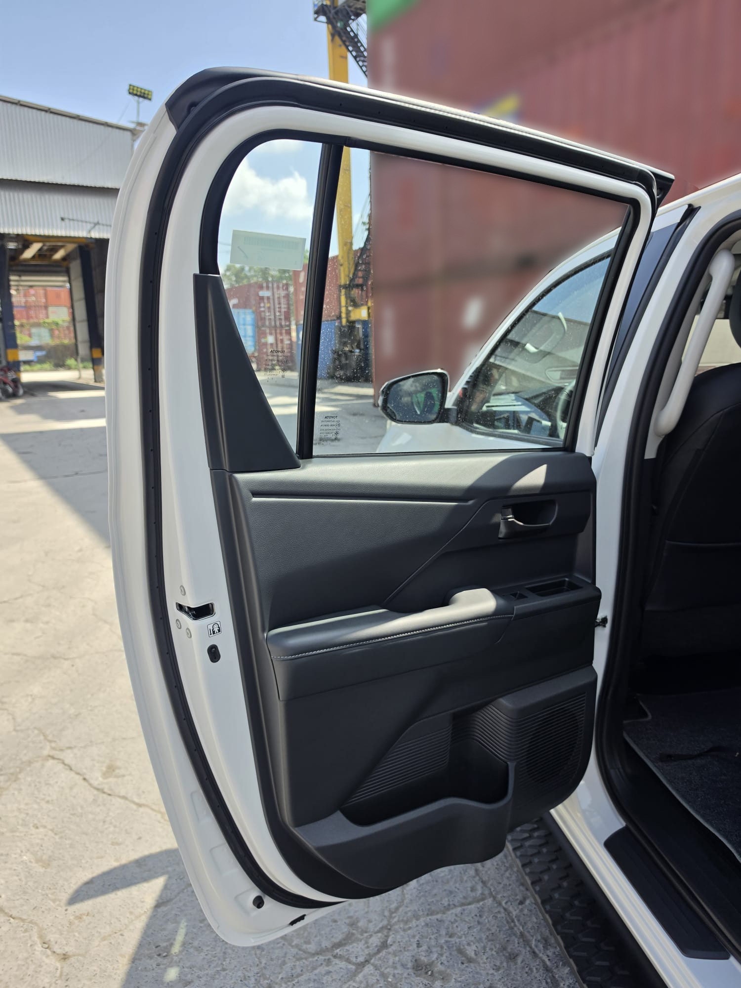 2026 TOYOTA HILUX DOUBLE CAB TRAILHUNTER 2.8 4WD AT White image 33