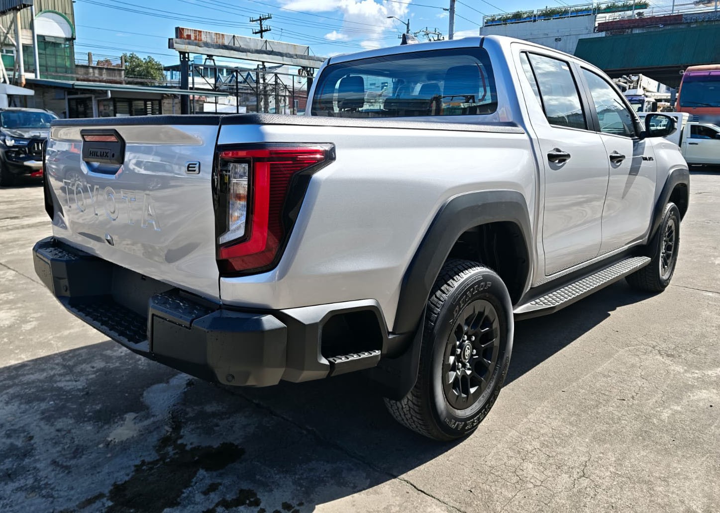 2026 TOYOTA HILUX DOUBLE CAB E 2.8 4WD MT Silver image 5