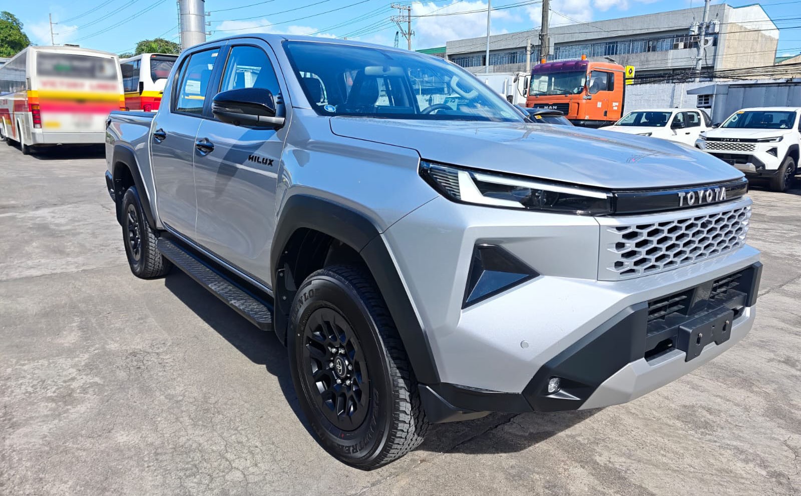 2026 TOYOTA HILUX DOUBLE CAB E 2.8 4WD MT Silver image 7