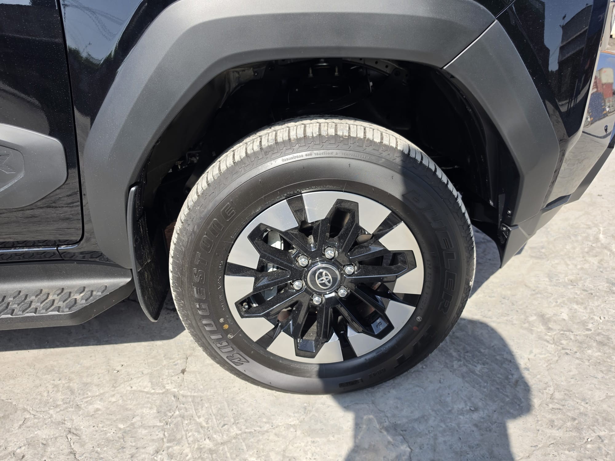 2026 TOYOTA HILUX DOUBLE CAB TRAILHUNTER 2.8 4WD AT Black image 11
