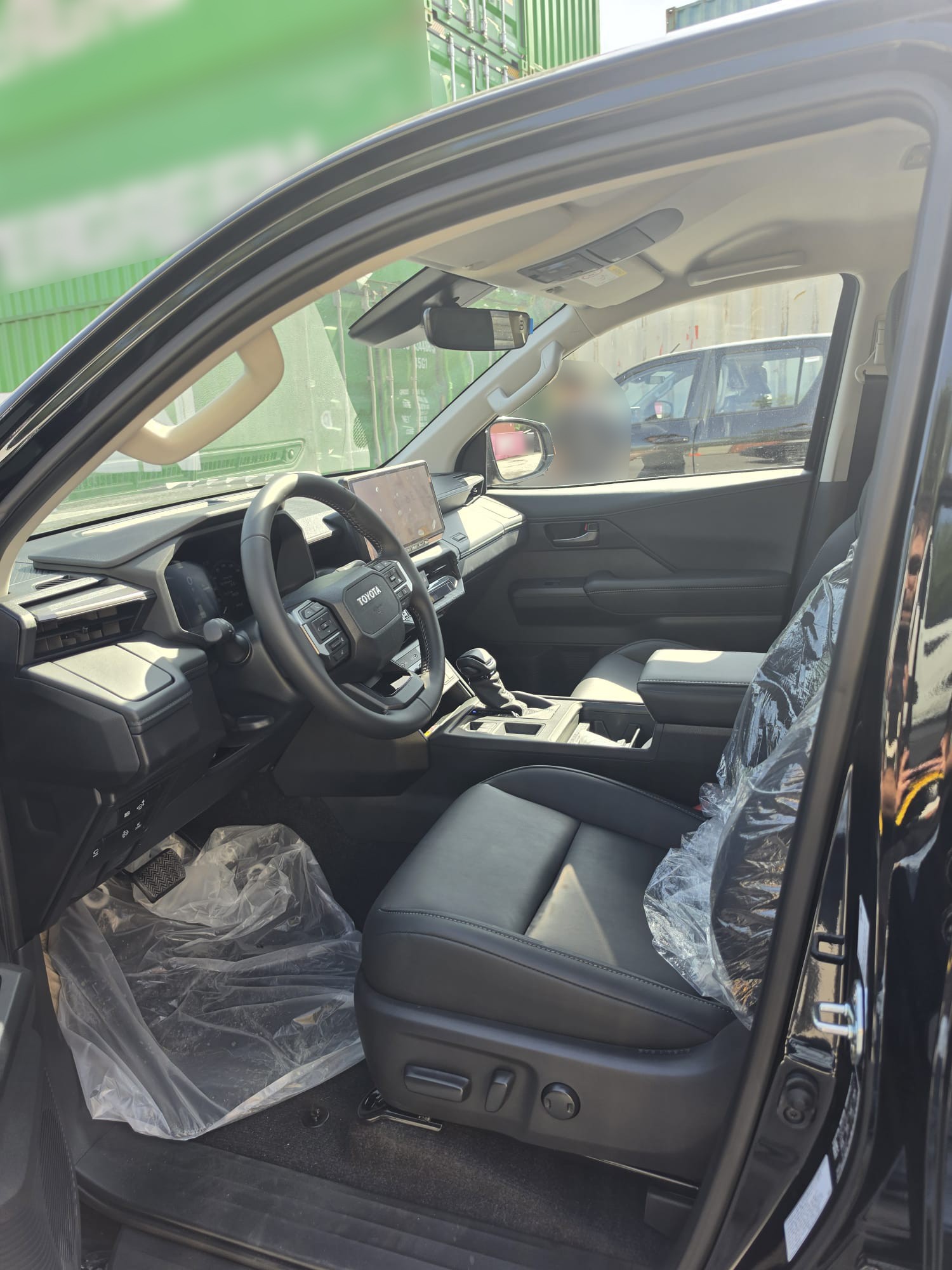2026 TOYOTA HILUX DOUBLE CAB TRAILHUNTER 2.8 4WD AT Black image 14