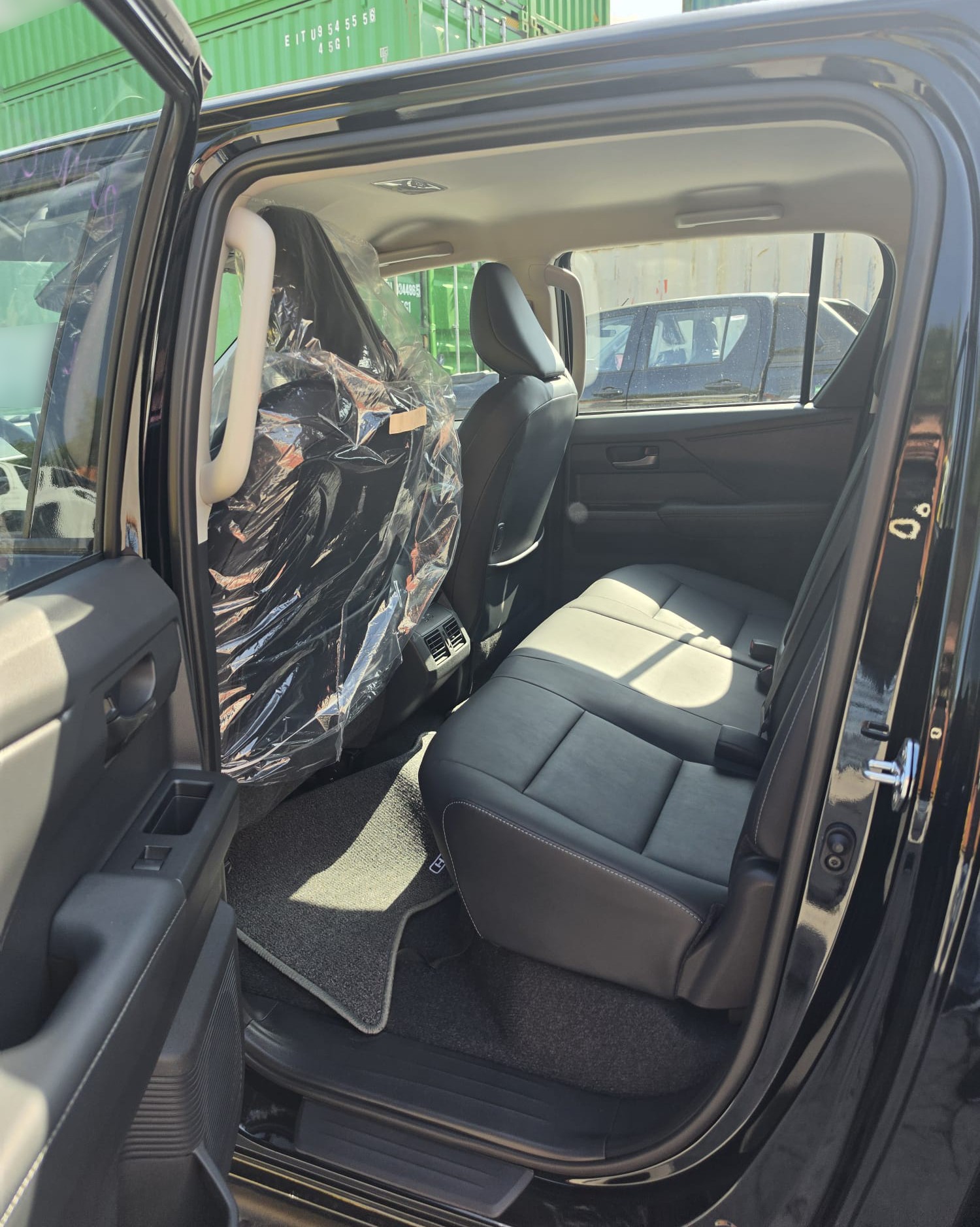 2026 TOYOTA HILUX DOUBLE CAB TRAILHUNTER 2.8 4WD AT Black image 16