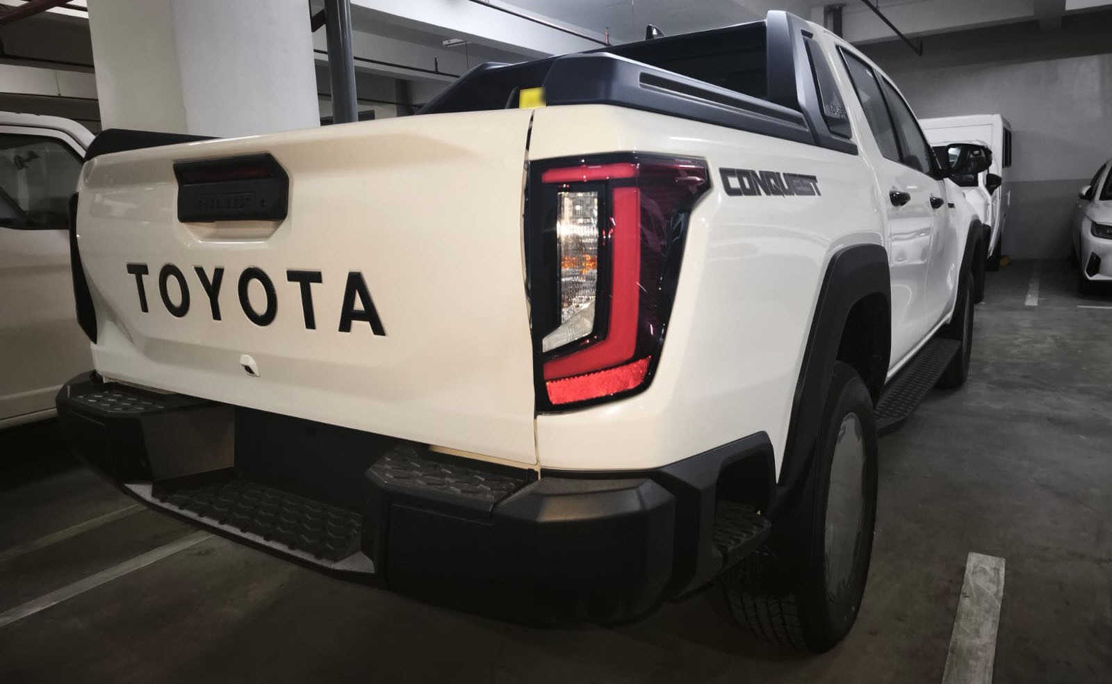 2026 TOYOTA HILUX DOUBLE CAB CONQUEST 2.8 2WD AT White image 5