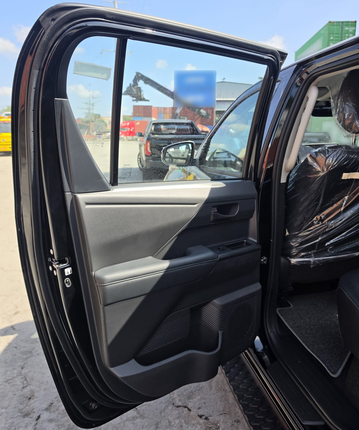 2026 TOYOTA HILUX DOUBLE CAB TRAILHUNTER 2.8 4WD AT Black image 31