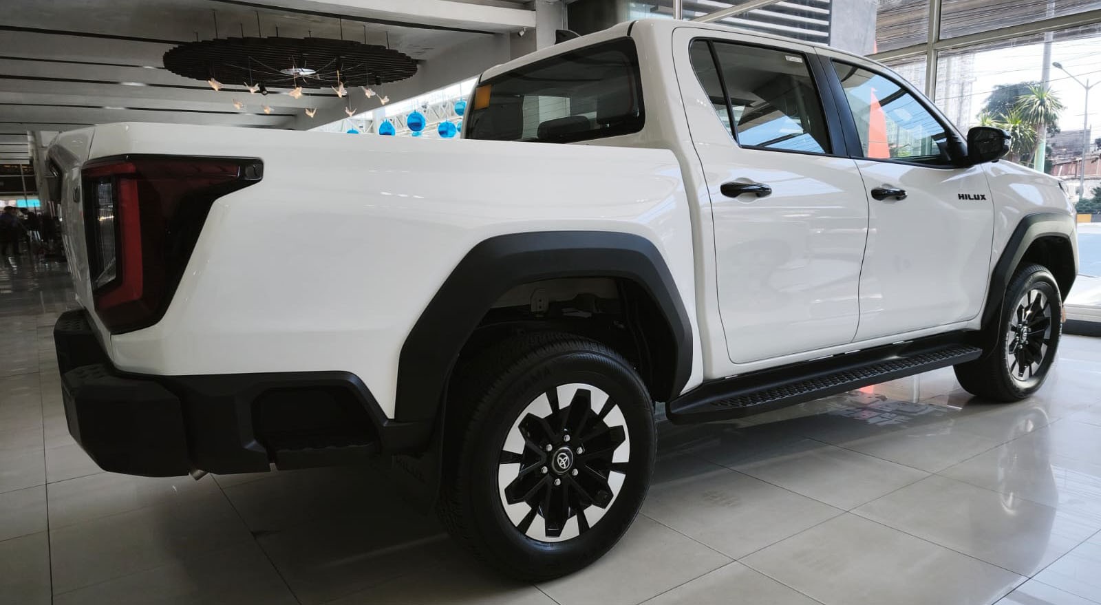 2026 TOYOTA HILUX DOUBLE CAB V 2.8 4WD MT White image 7